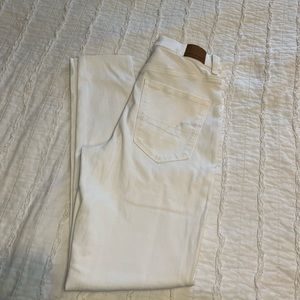 American Eagle Next Level Stretch High Rise White Jeans size 6